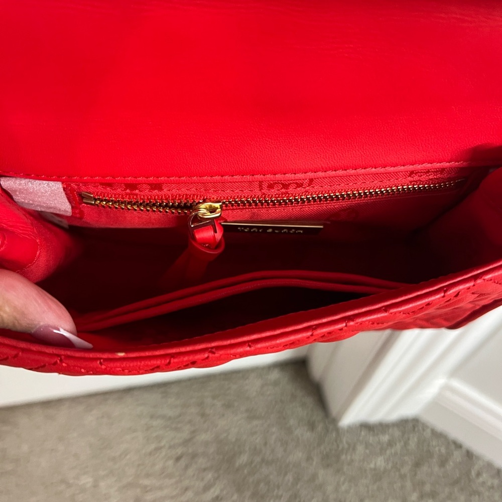 Tory Burch Elegant Red Quilted Crossbody - Picture 4 of 7